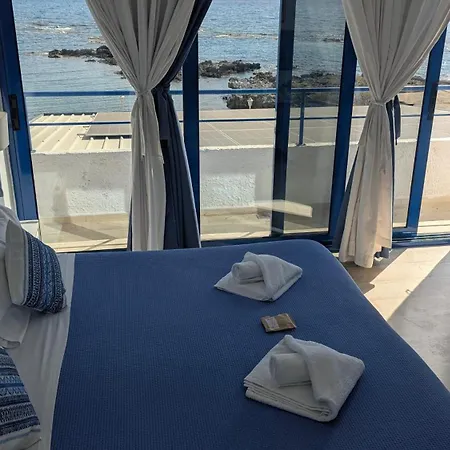 Guest house Coral Frangocastelo