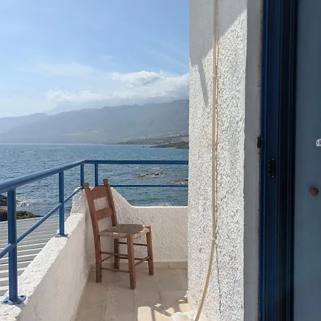 Guest house Coral Frangocastelo